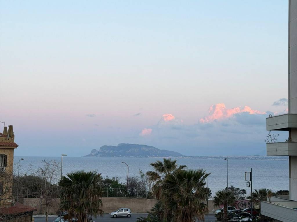 appartamento in vendita a Palermo in zona Arenella/Vergine Maria