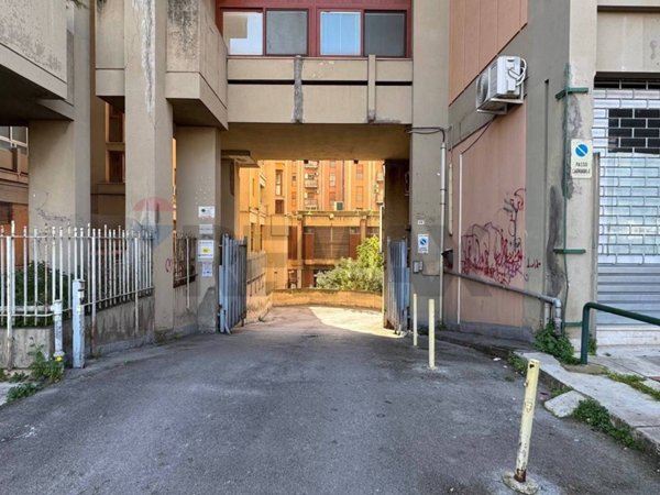 locale di sgombero in vendita a Palermo in zona Zisa