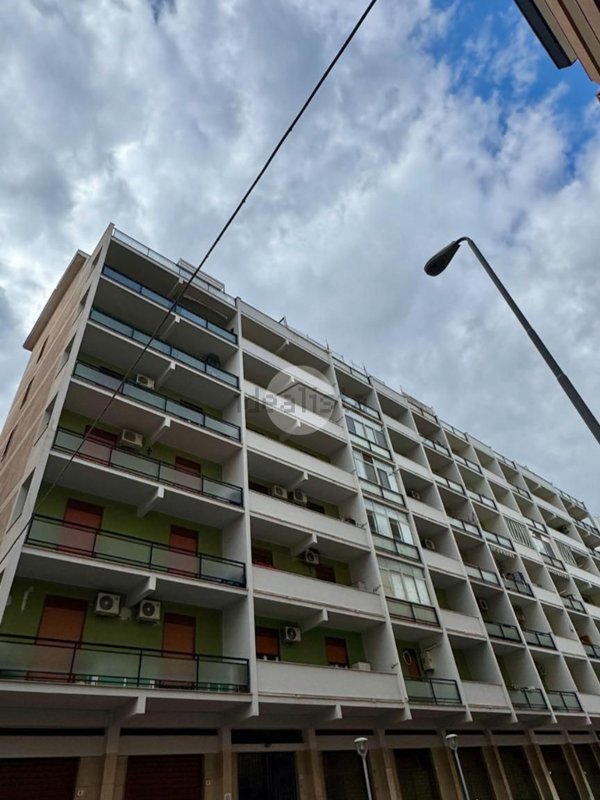 appartamento in vendita a Palermo in zona Malaspina/Palagonia