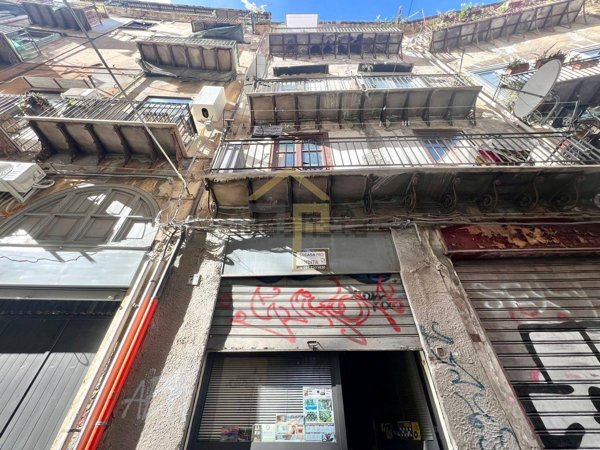locale commerciale in vendita a Palermo in zona Centro storico