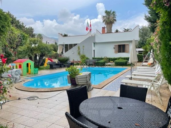 casa indipendente in vendita a Palermo