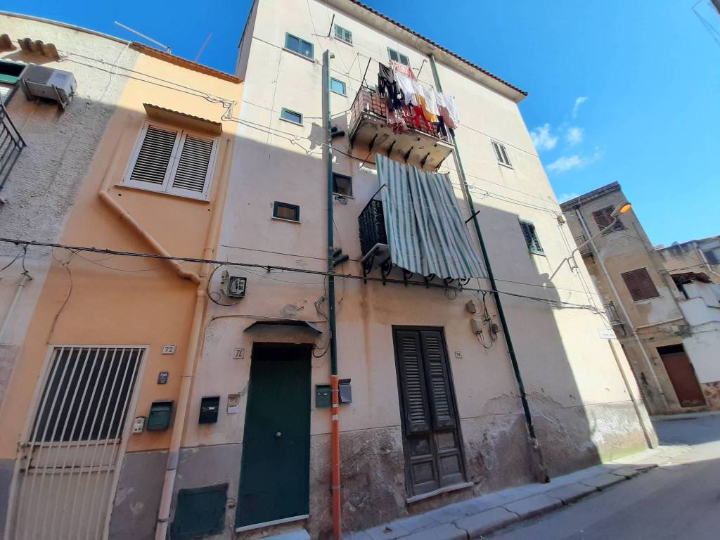 appartamento in vendita a Palermo in zona Malaspina/Palagonia