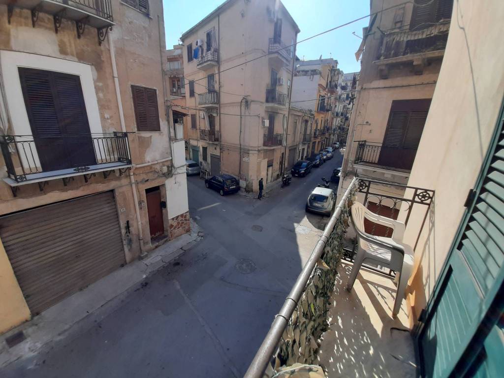 appartamento in vendita a Palermo in zona Malaspina/Palagonia