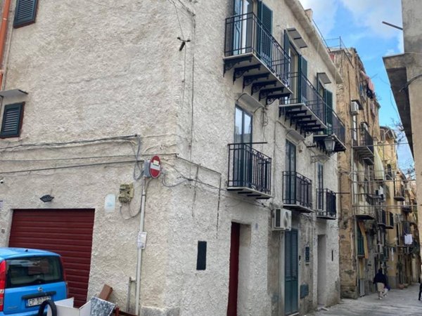 casa indipendente in vendita a Palermo in zona Centro storico