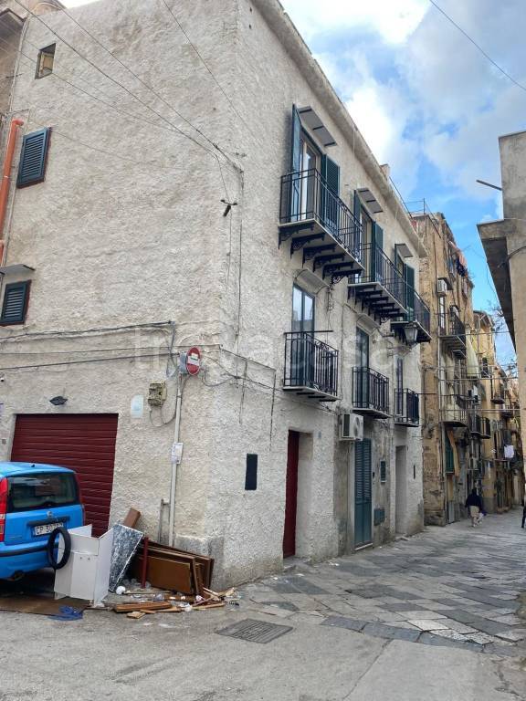 casa indipendente in vendita a Palermo in zona Centro storico