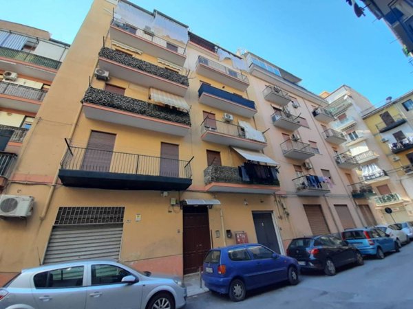 appartamento in vendita a Palermo in zona Malaspina/Palagonia