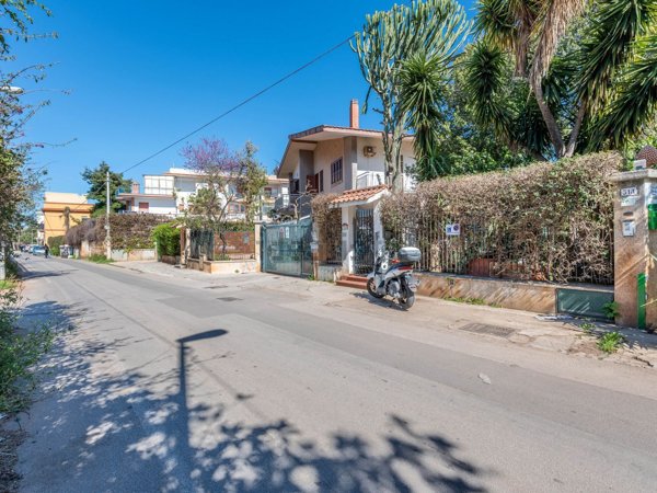 casa indipendente in vendita a Palermo in zona Mondello