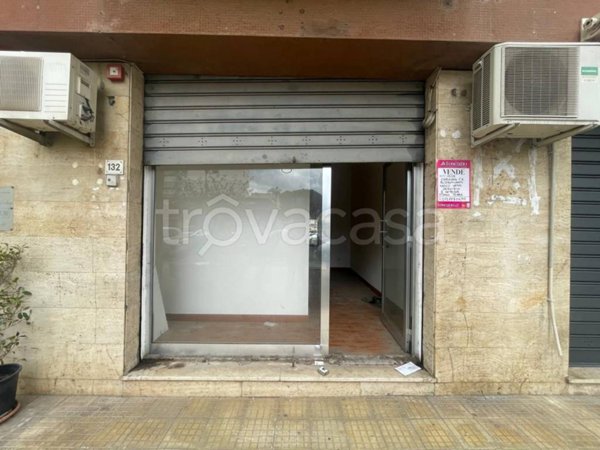 negozio in vendita a Palermo in zona Malaspina/Palagonia