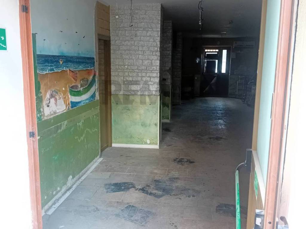 negozio in vendita a Palermo in zona Politeama