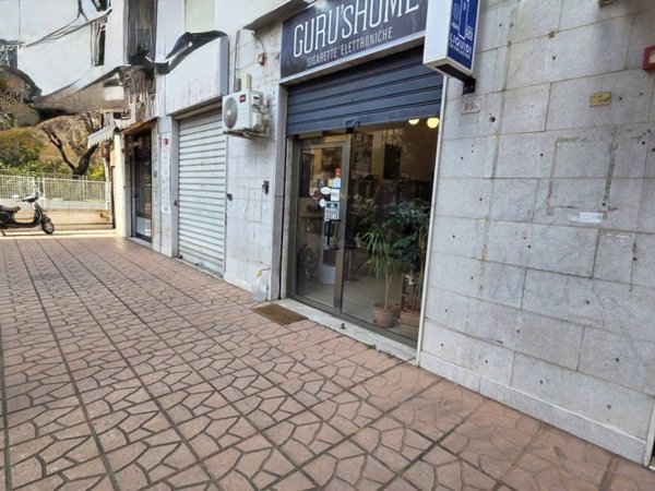 negozio in vendita a Palermo in zona Politeama