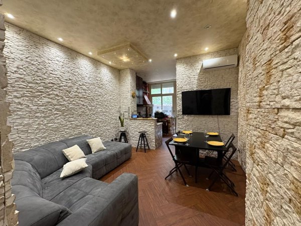 appartamento in vendita a Palermo in zona Zisa