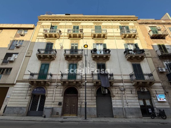 locale commerciale in vendita a Palermo in zona Politeama