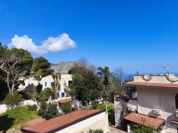 casa indipendente in vendita a Palermo in zona Mondello