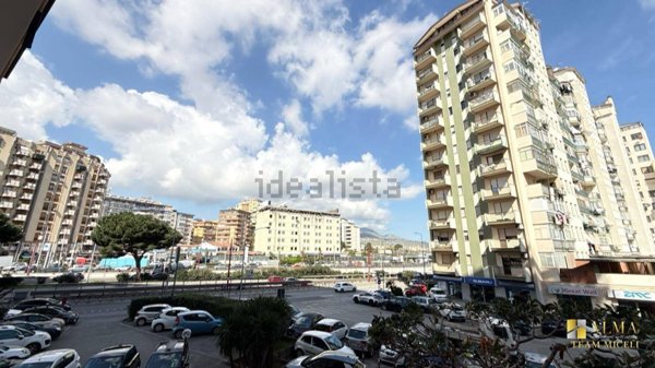 appartamento in vendita a Palermo in zona Malaspina/Palagonia