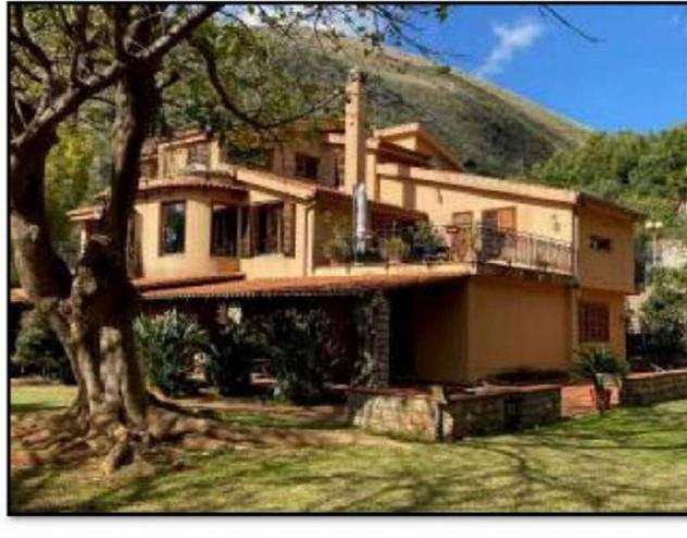 casa indipendente in vendita a Palermo in zona Partanna