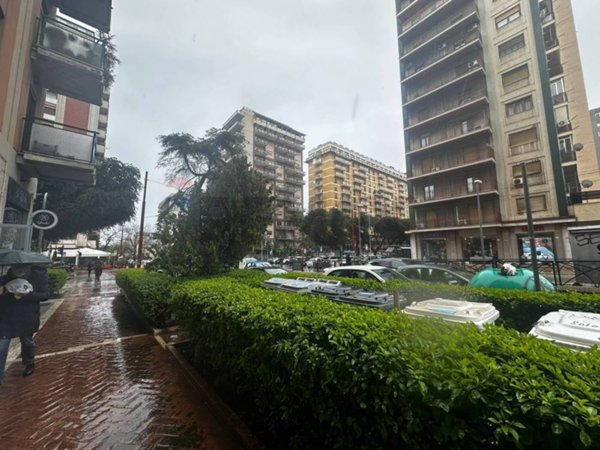 negozio in vendita a Palermo in zona Malaspina/Palagonia