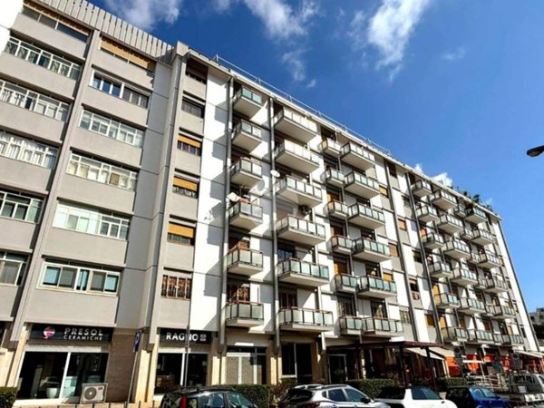 appartamento in vendita a Palermo in zona Malaspina/Palagonia