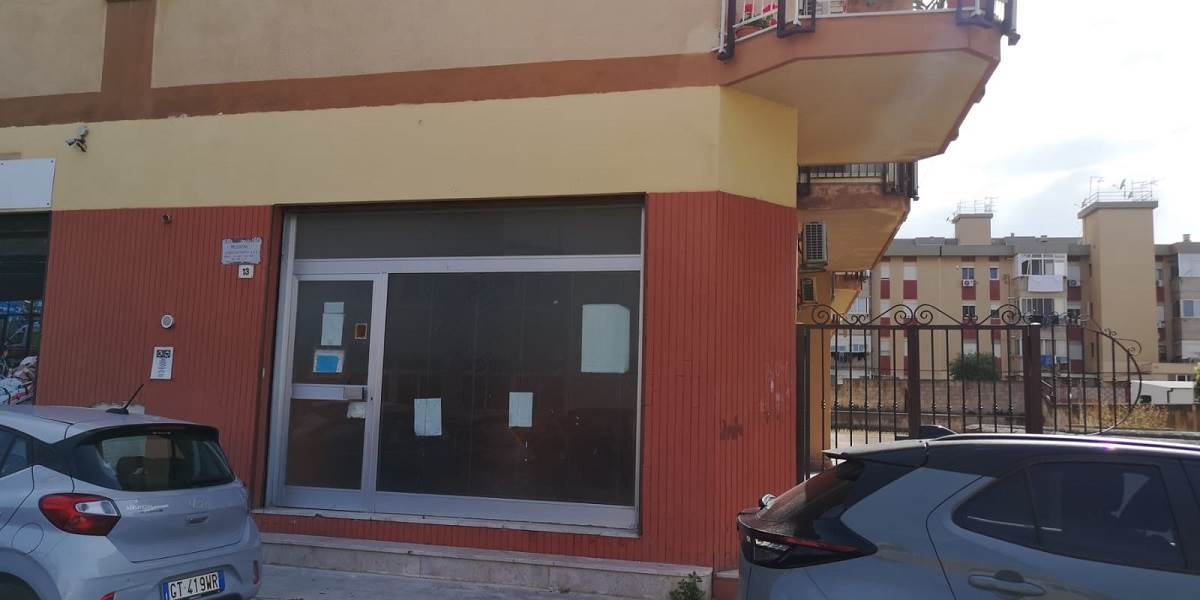 negozio in vendita a Palermo in zona Villagrazia/Falsomiele
