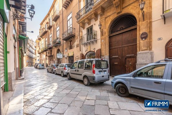 locale commerciale in vendita a Palermo in zona Centro storico
