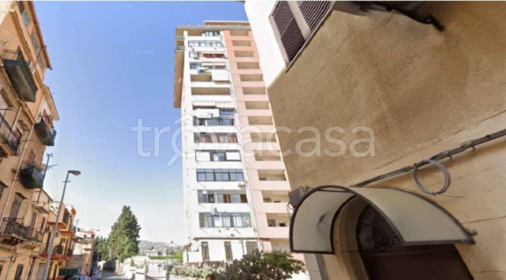 ufficio in vendita a Palermo in zona Zisa