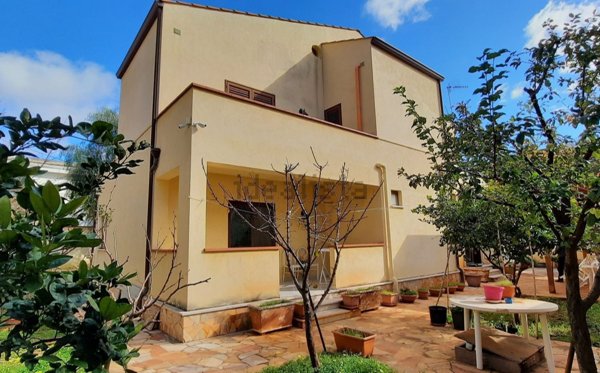 casa indipendente in vendita a Palermo in zona Mondello