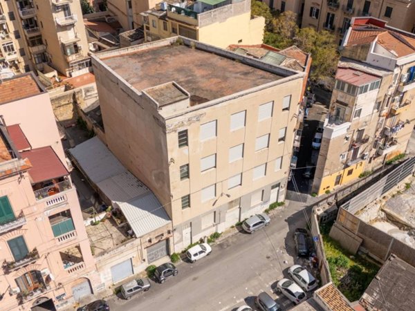 intera palazzina in vendita a Palermo in zona Politeama