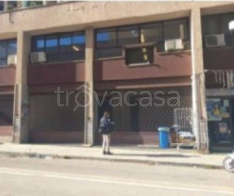 negozio in vendita a Palermo in zona Zisa