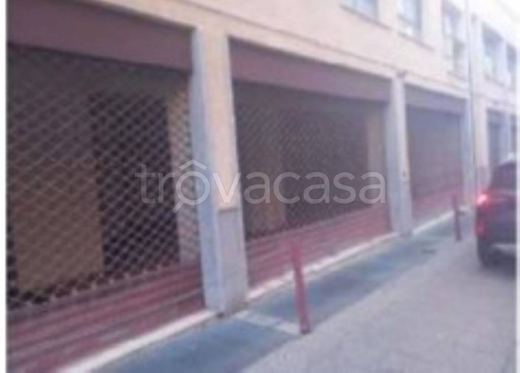 negozio in vendita a Palermo in zona Zisa