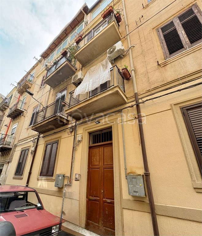 appartamento in vendita a Palermo in zona Zisa