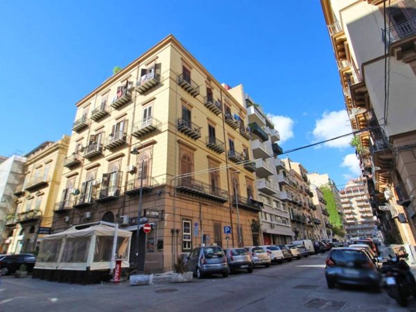 appartamento in vendita a Palermo in zona Politeama