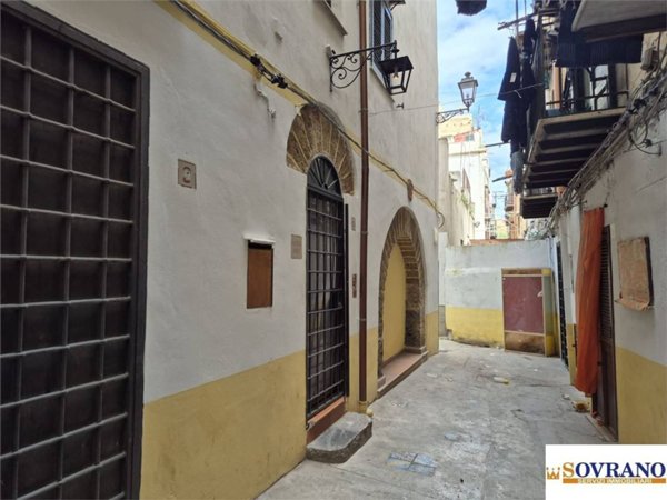casa indipendente in vendita a Palermo in zona Centro storico