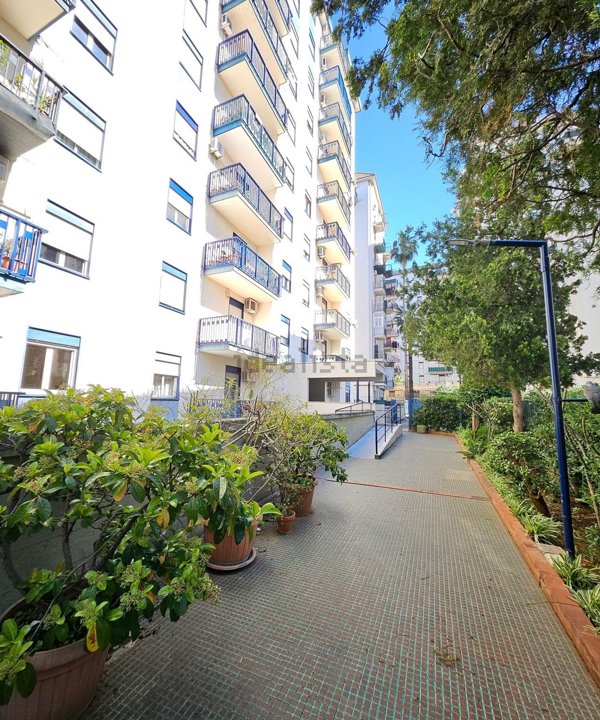 appartamento in vendita a Palermo in zona Montegrappa / Santa Rosalia