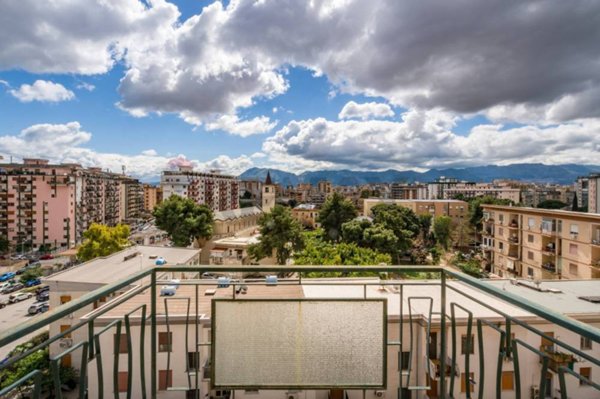 appartamento in vendita a Palermo in zona Malaspina/Palagonia