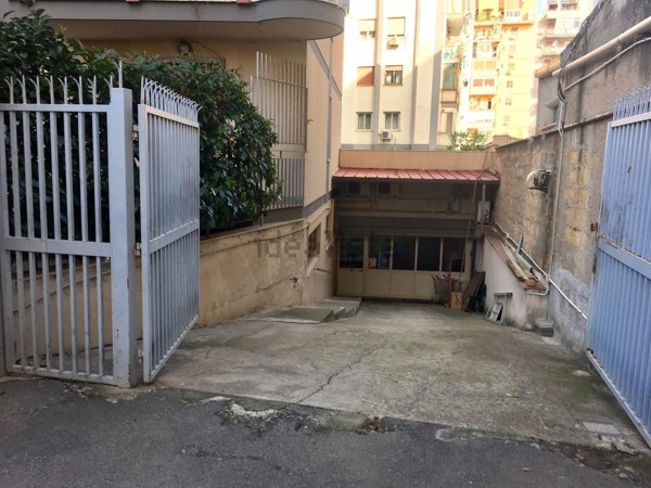 locale di sgombero in vendita a Palermo in zona Uditore