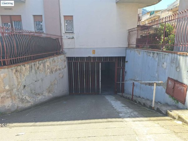 locale di sgombero in vendita a Palermo in zona Villagrazia/Falsomiele
