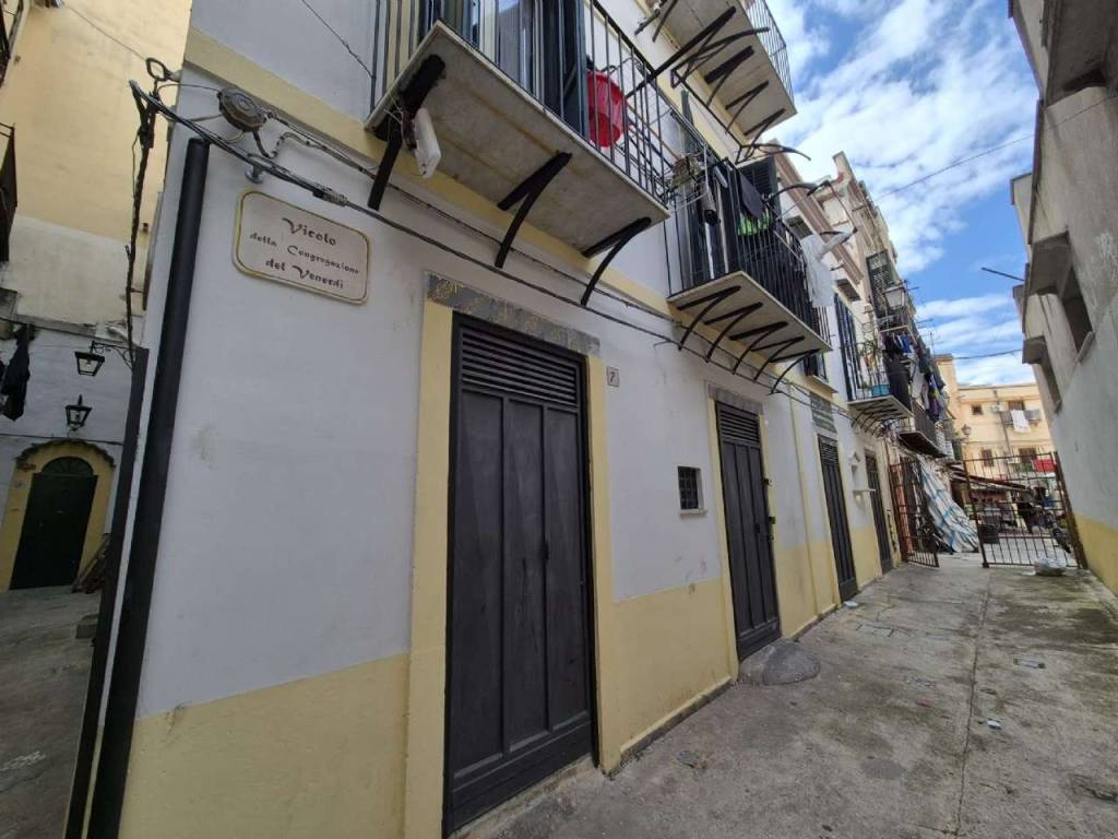 intera palazzina in vendita a Palermo in zona Centro storico