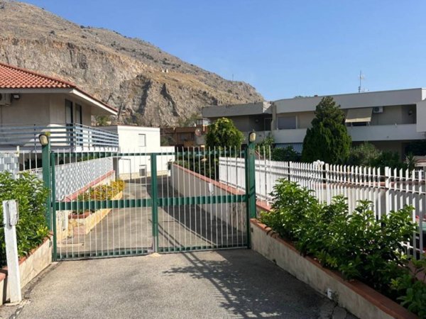 casa indipendente in vendita a Palermo in zona Uditore