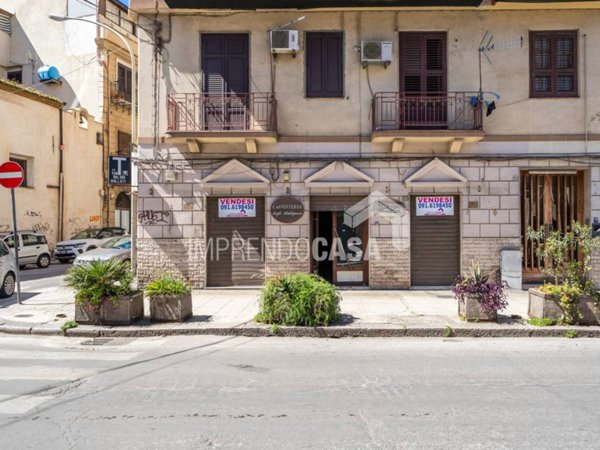 negozio in vendita a Palermo in zona Zisa
