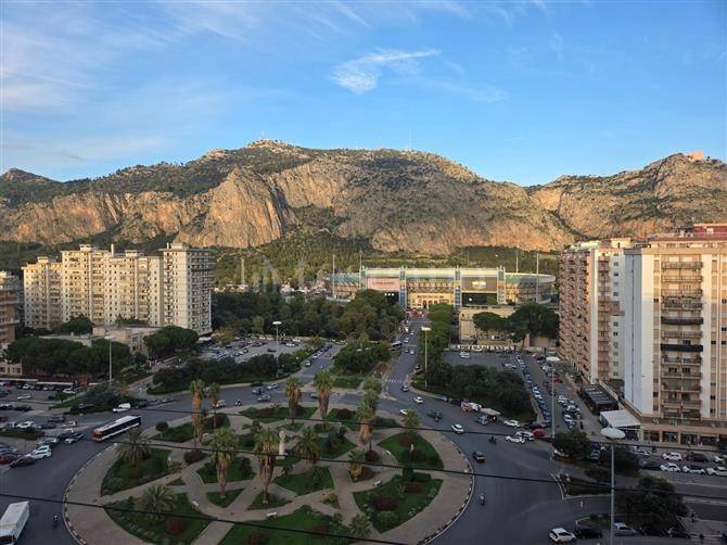 appartamento in vendita a Palermo in zona Politeama