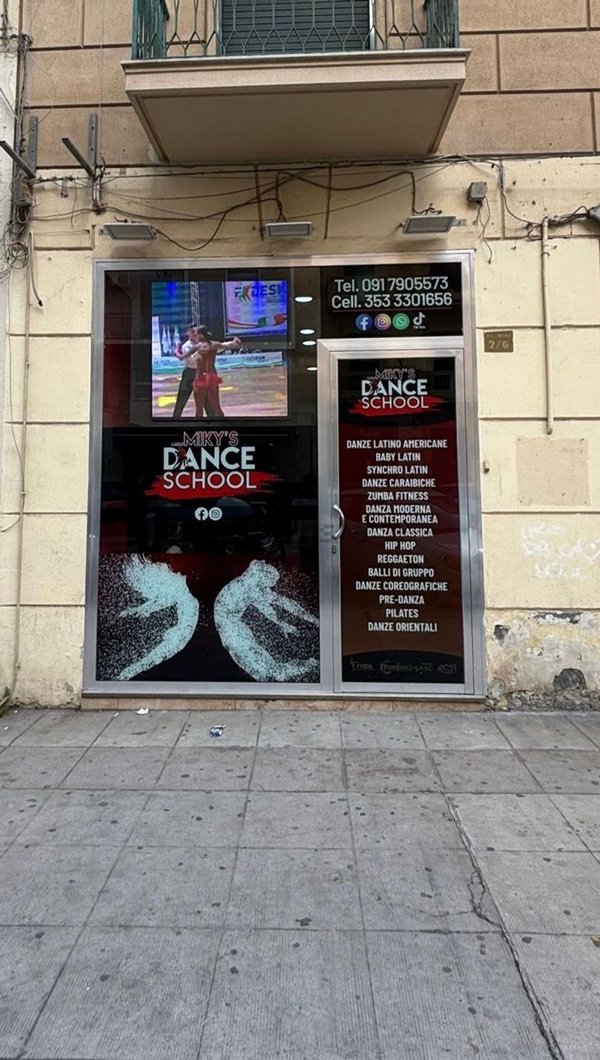 locale commerciale in vendita a Palermo in zona Zisa