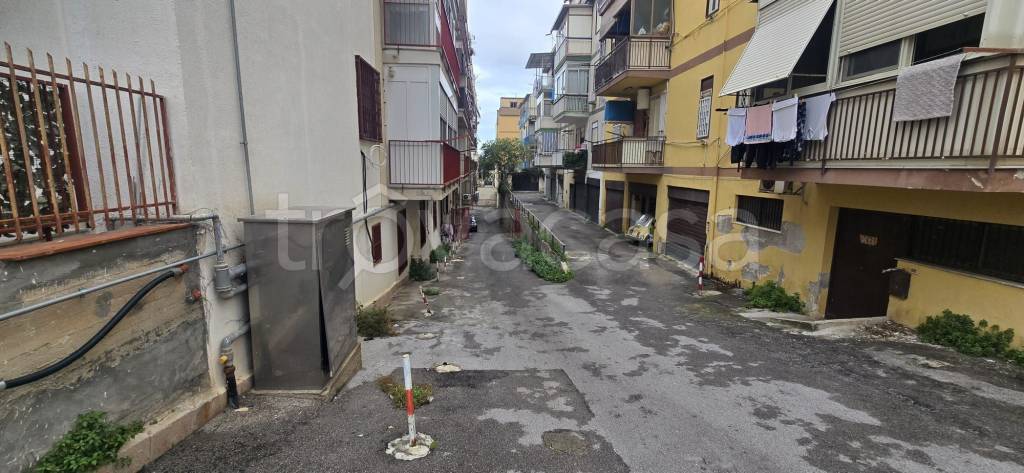 locale di sgombero in vendita a Palermo in zona San Lorenzo