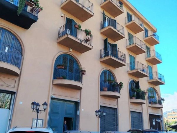 negozio in vendita a Palermo in zona Calatafimi / Cuba