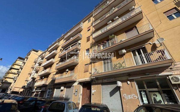 appartamento in vendita a Palermo in zona Malaspina/Palagonia