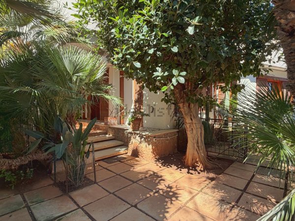 casa indipendente in vendita a Palermo in zona Mondello