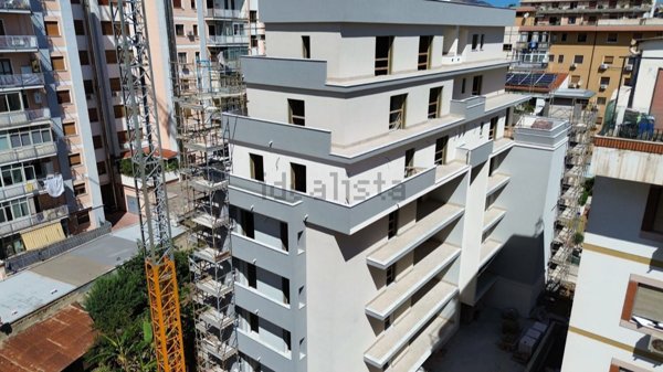 appartamento in vendita a Palermo in zona Malaspina/Palagonia