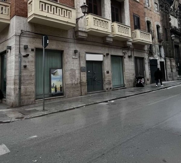 locale commerciale in vendita a Palermo in zona Centro storico