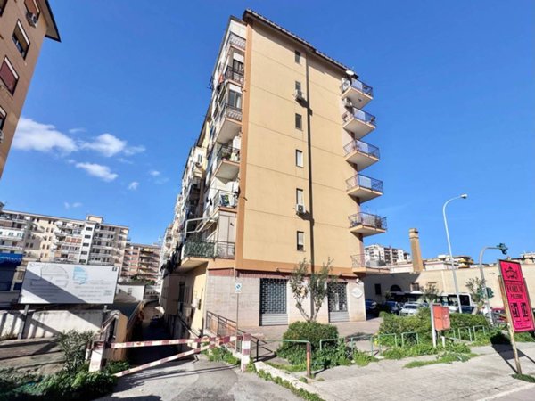 locale di sgombero in vendita a Palermo in zona Malaspina/Palagonia