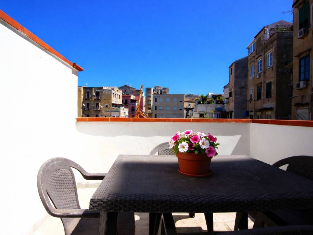 appartamento in vendita a Palermo in zona Zisa