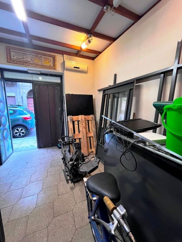 locale commerciale in vendita a Palermo in zona Libertà