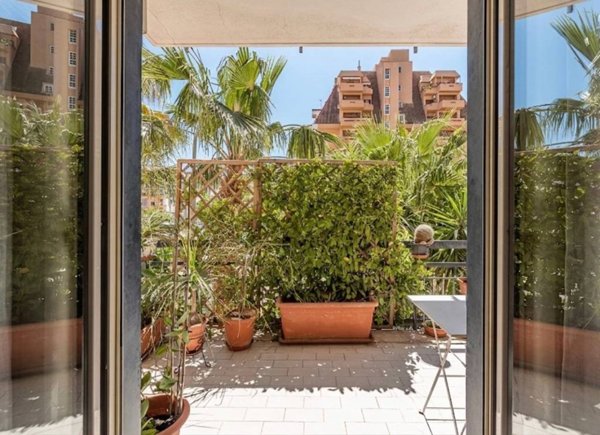 appartamento in vendita a Palermo in zona Malaspina/Palagonia